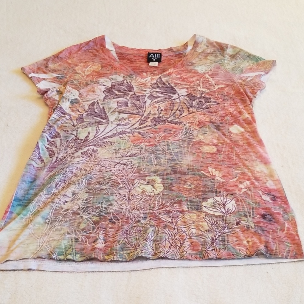 Women's top size small 6/8 very cute and comfy